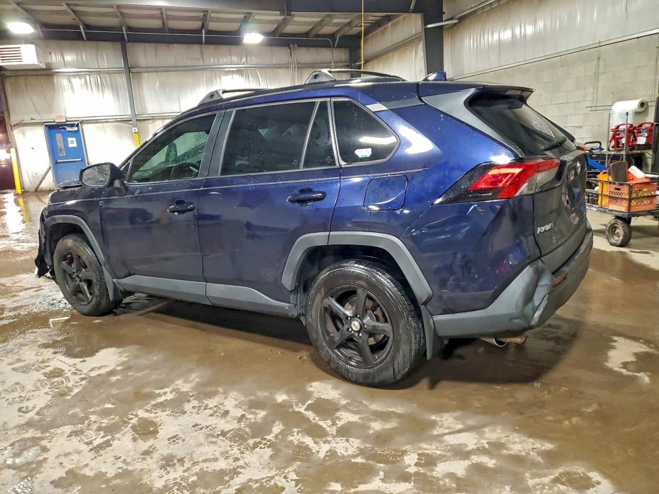 2019 TOYOTA RAV4 XLE photo 2