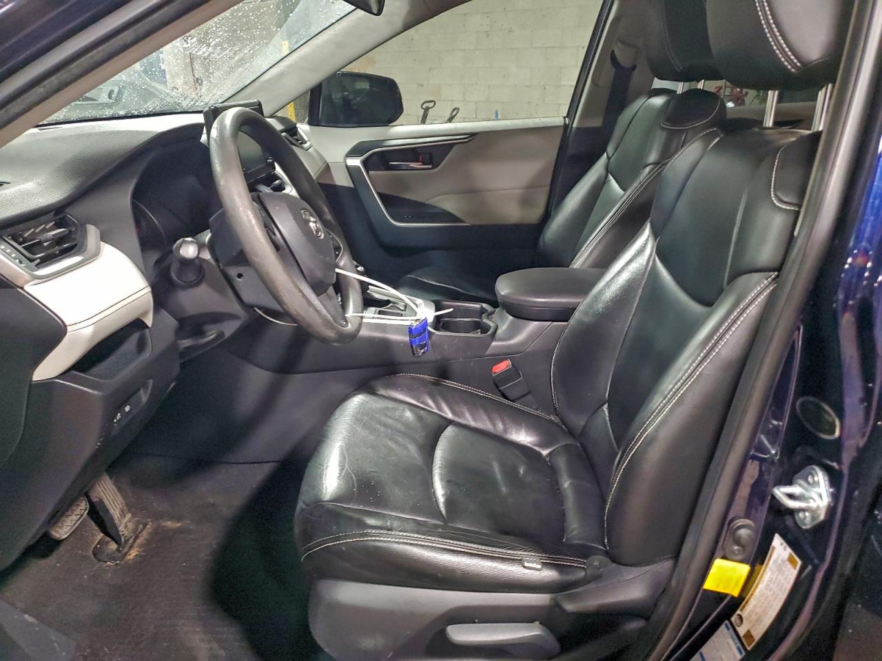2019 TOYOTA RAV4 XLE photo 7