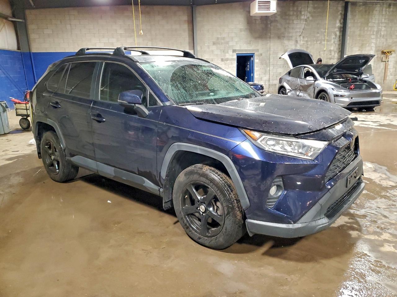 2019 TOYOTA RAV4 XLE photo 4