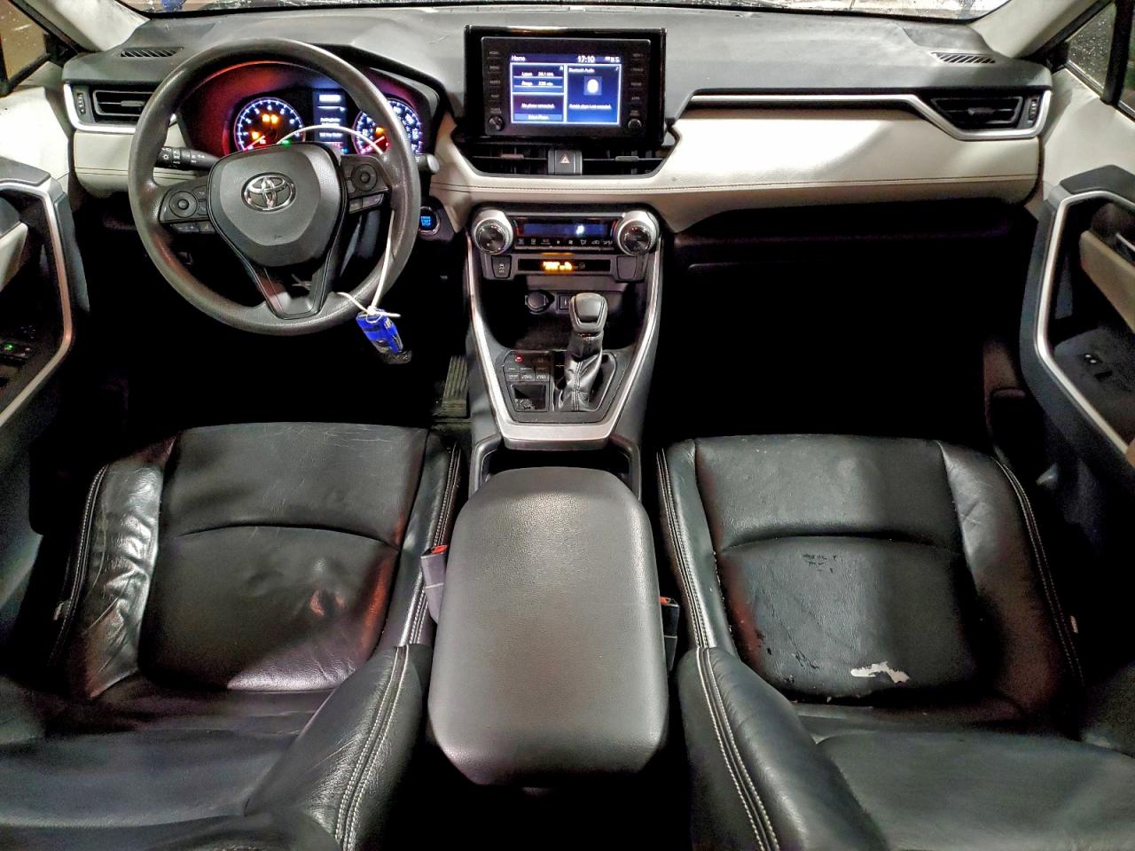 2019 TOYOTA RAV4 XLE photo 8
