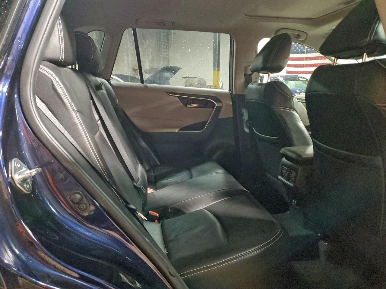 2019 TOYOTA RAV4 XLE photo 11