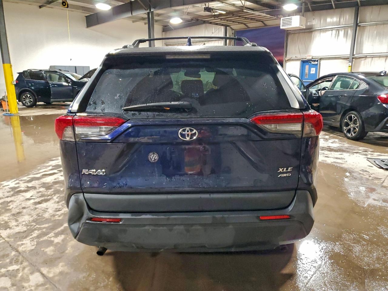 2019 TOYOTA RAV4 XLE photo 6