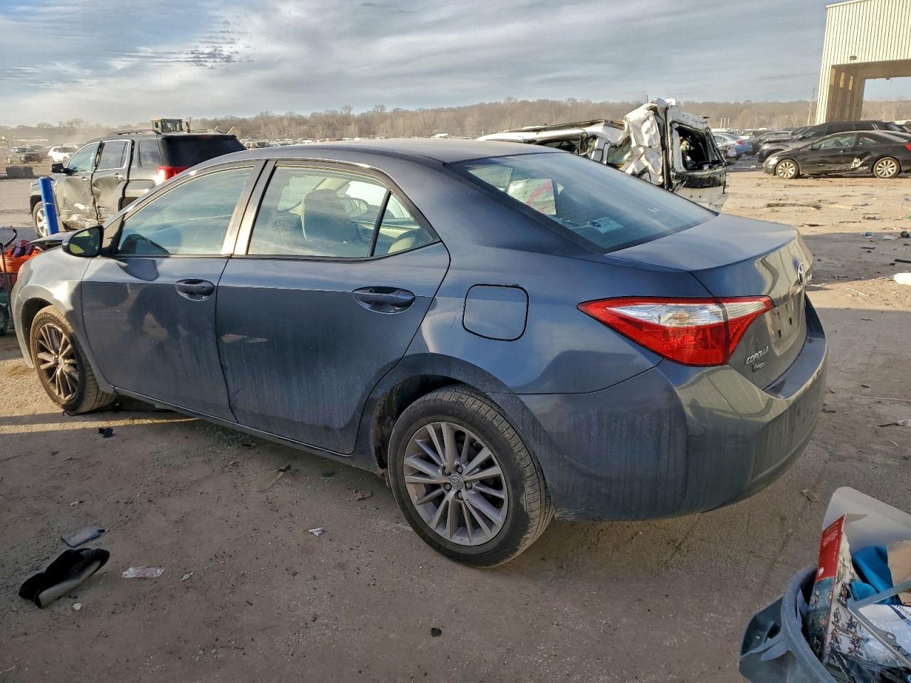 2014 TOYOTA COROLLA photo 2