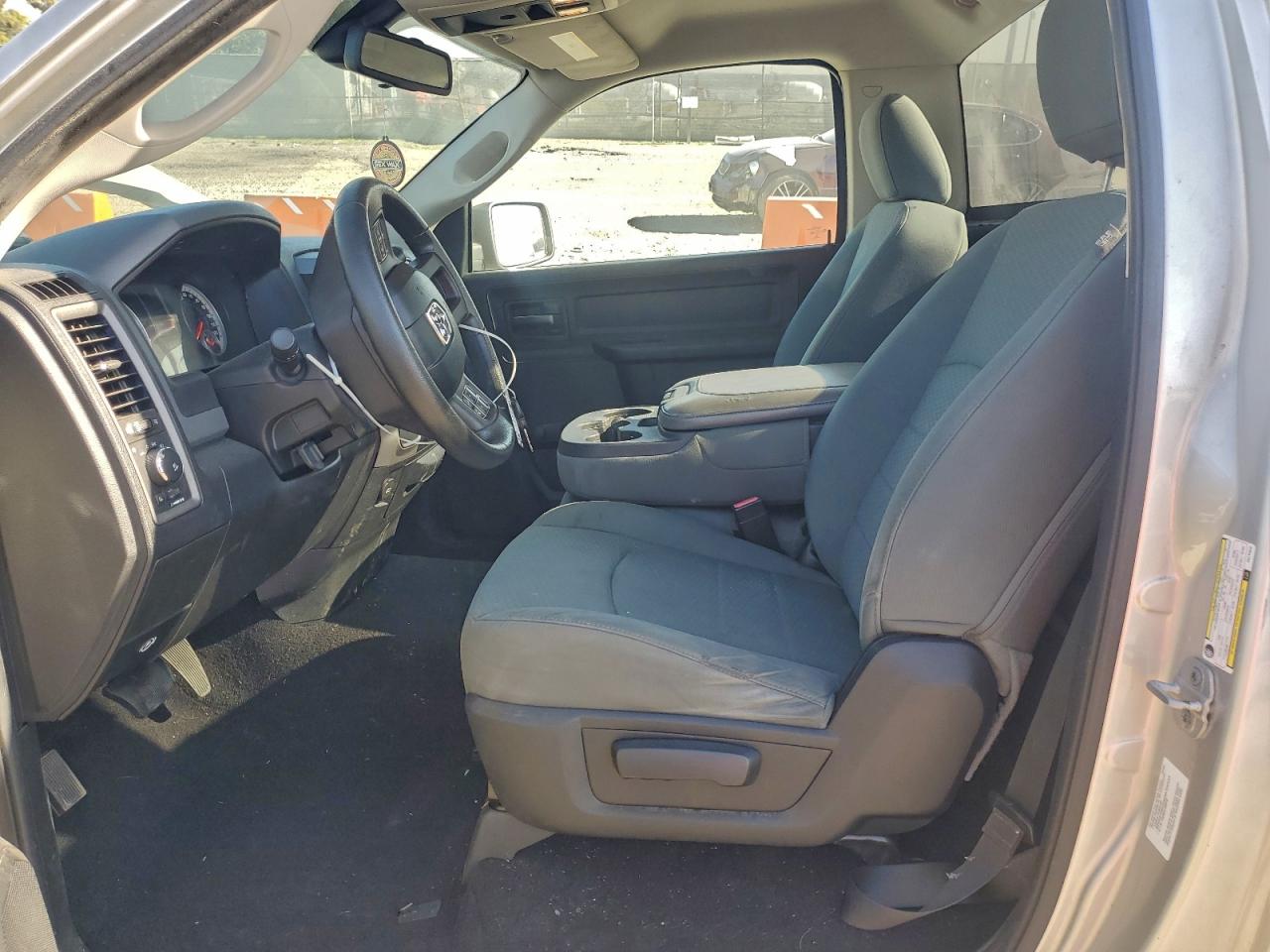 2014 RAM 1500 ST photo 7