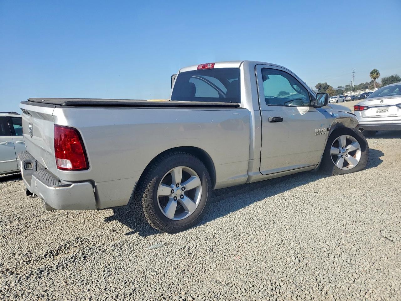 2014 RAM 1500 ST photo 3