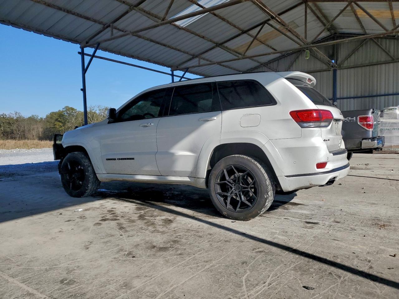 2019 JEEP GRAND CHEROKEE OVERLAND photo 2