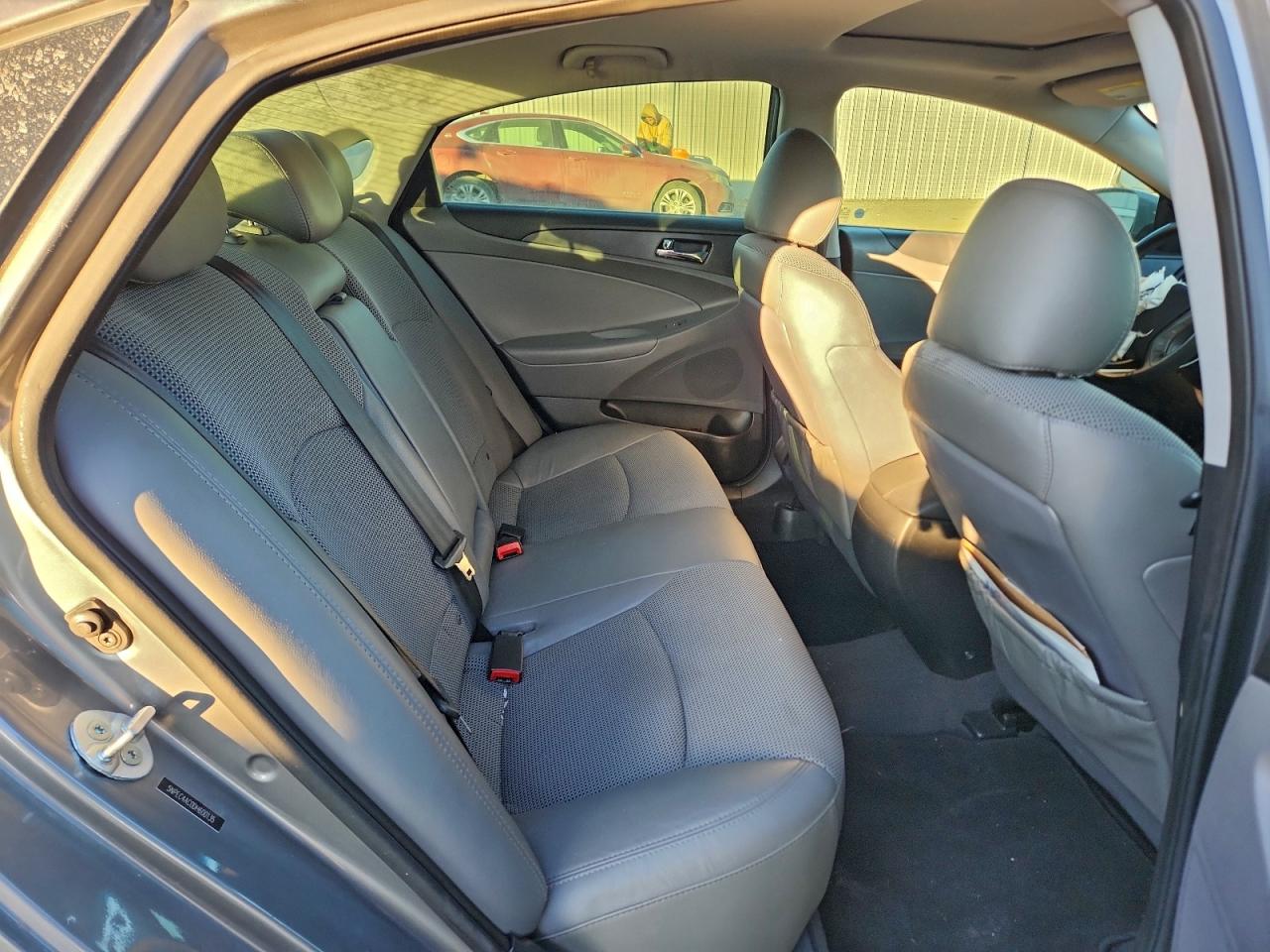 2013 HYUNDAI SONATA SE photo 10