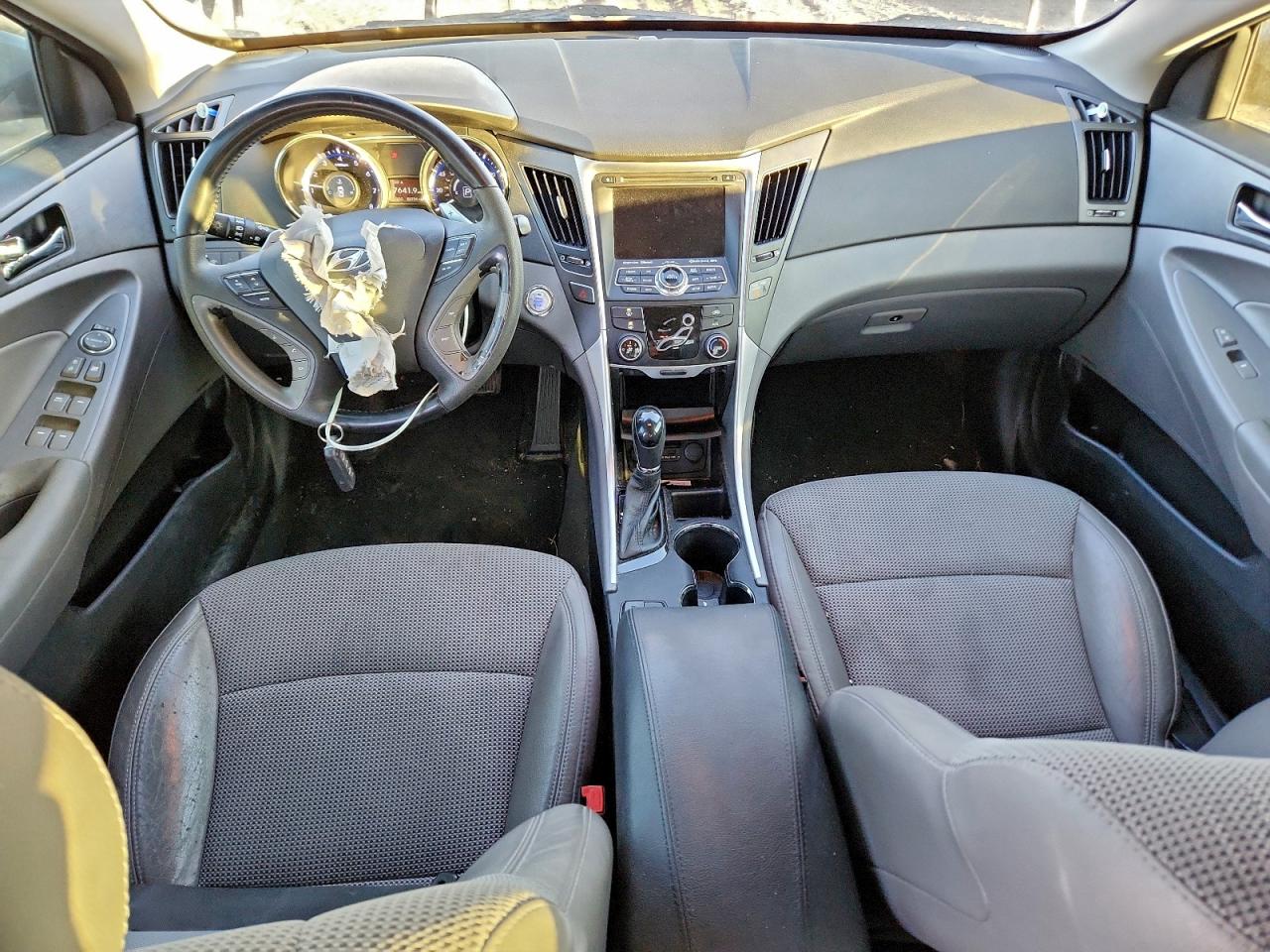 2013 HYUNDAI SONATA SE photo 8