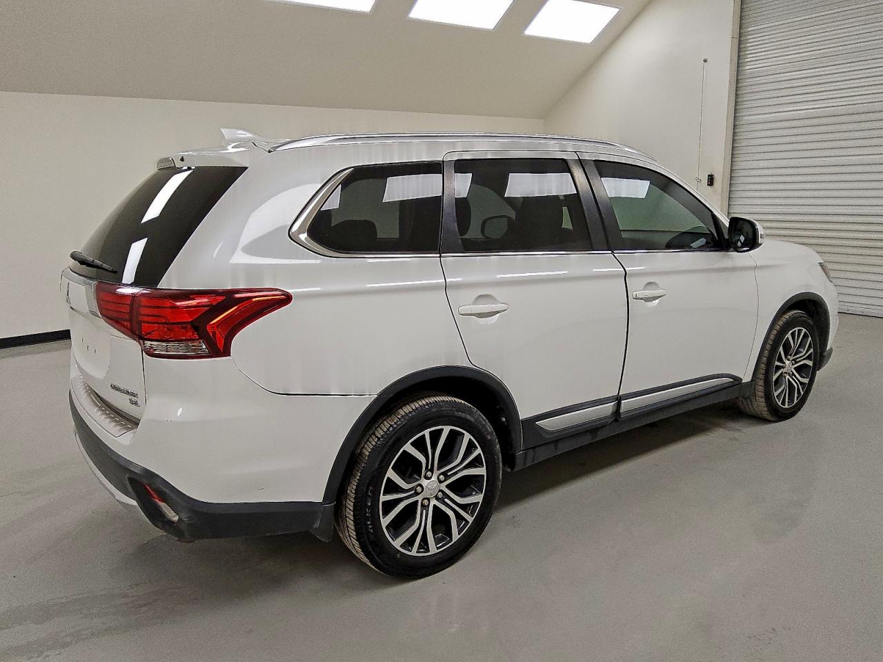 2018 MITSUBISHI OUTLANDER SE photo 3