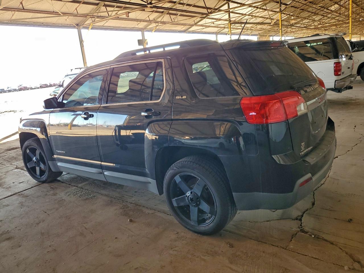 2015 GMC TERRAIN SLE photo 2