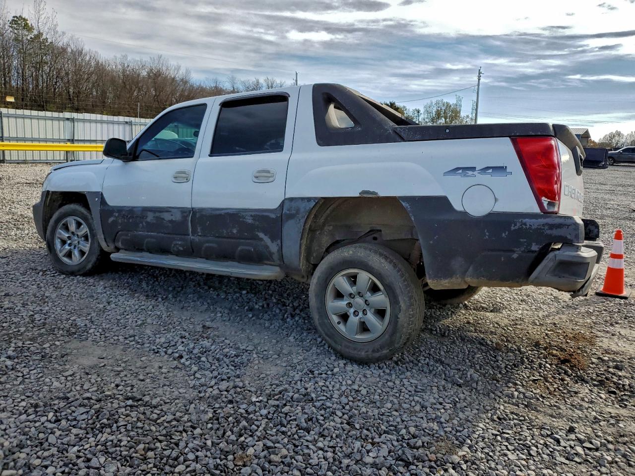 2002 CHEVROLET AVALANCHE K1500 photo 2