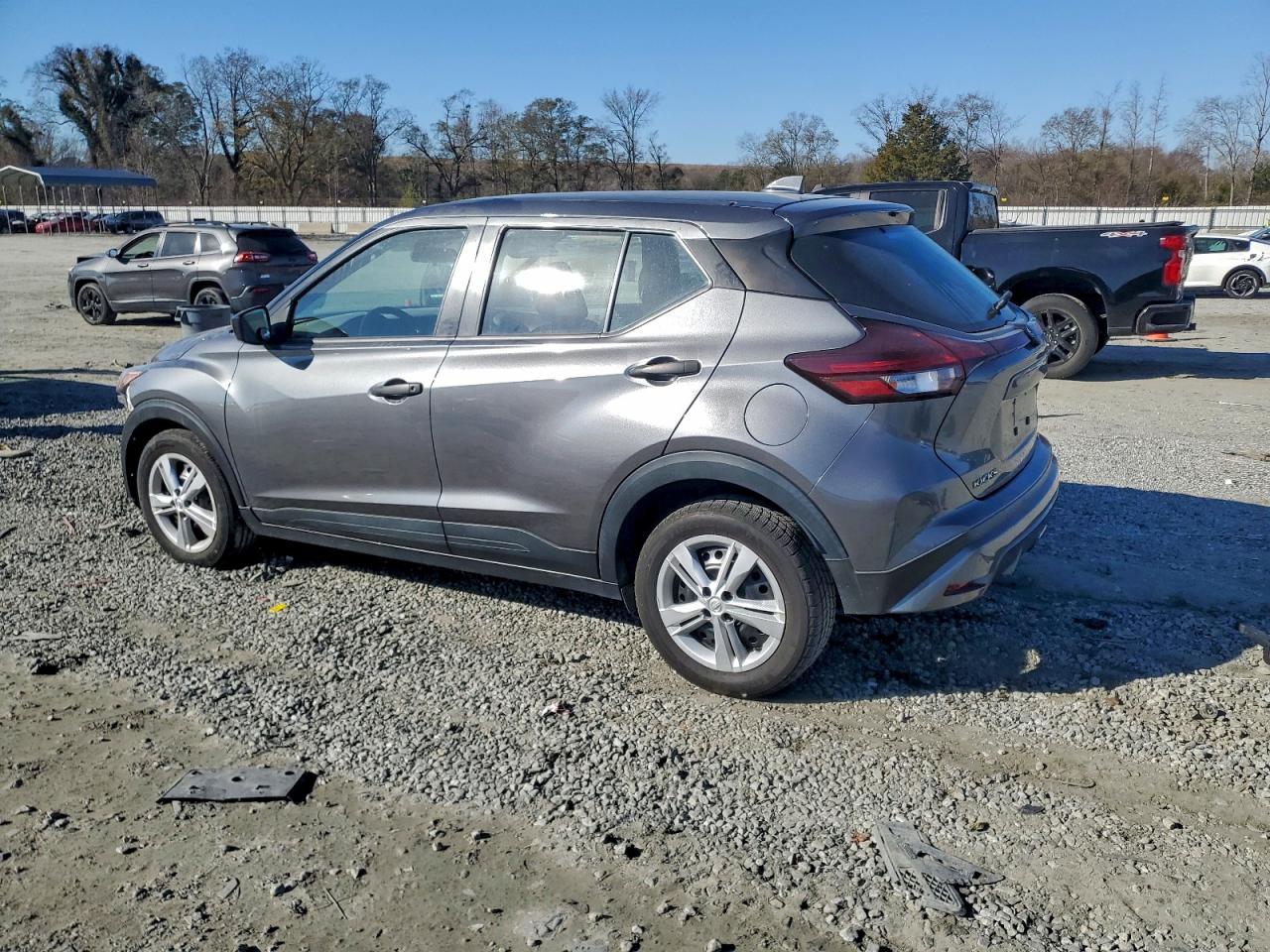 2022 NISSAN KICKS S photo 2