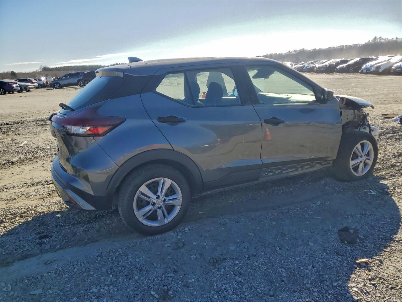 2022 NISSAN KICKS S photo 3