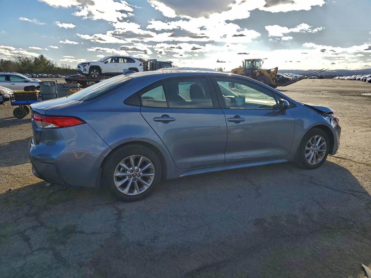 2022 TOYOTA COROLLA LE photo 3