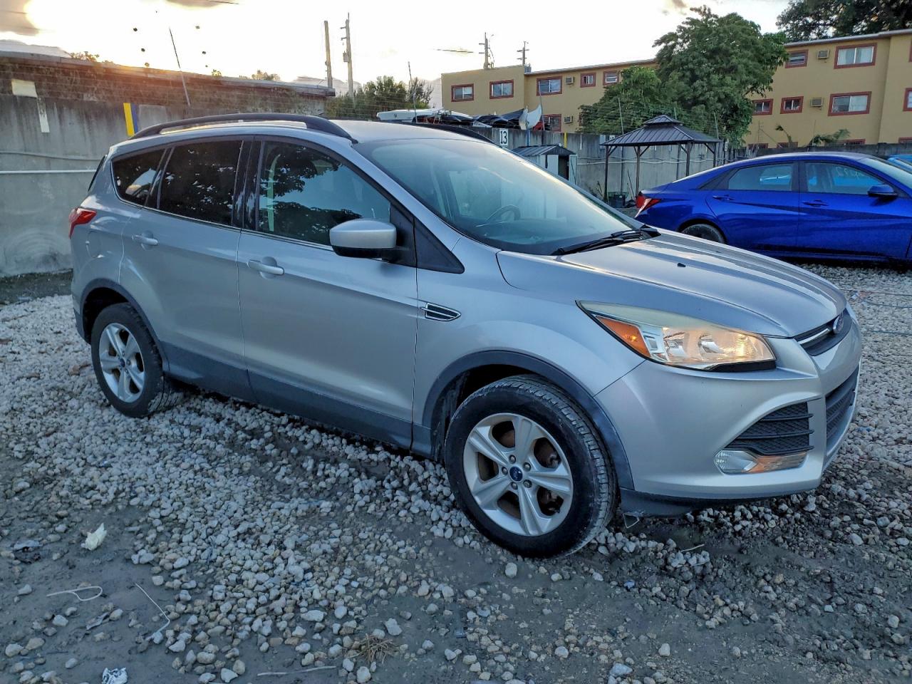 2016 FORD ESCAPE SE photo 4