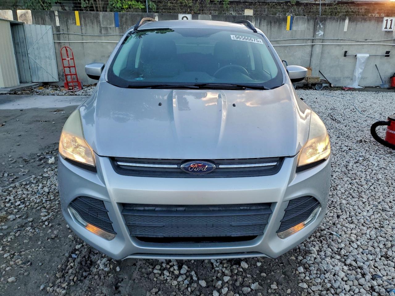 2016 FORD ESCAPE SE photo 5