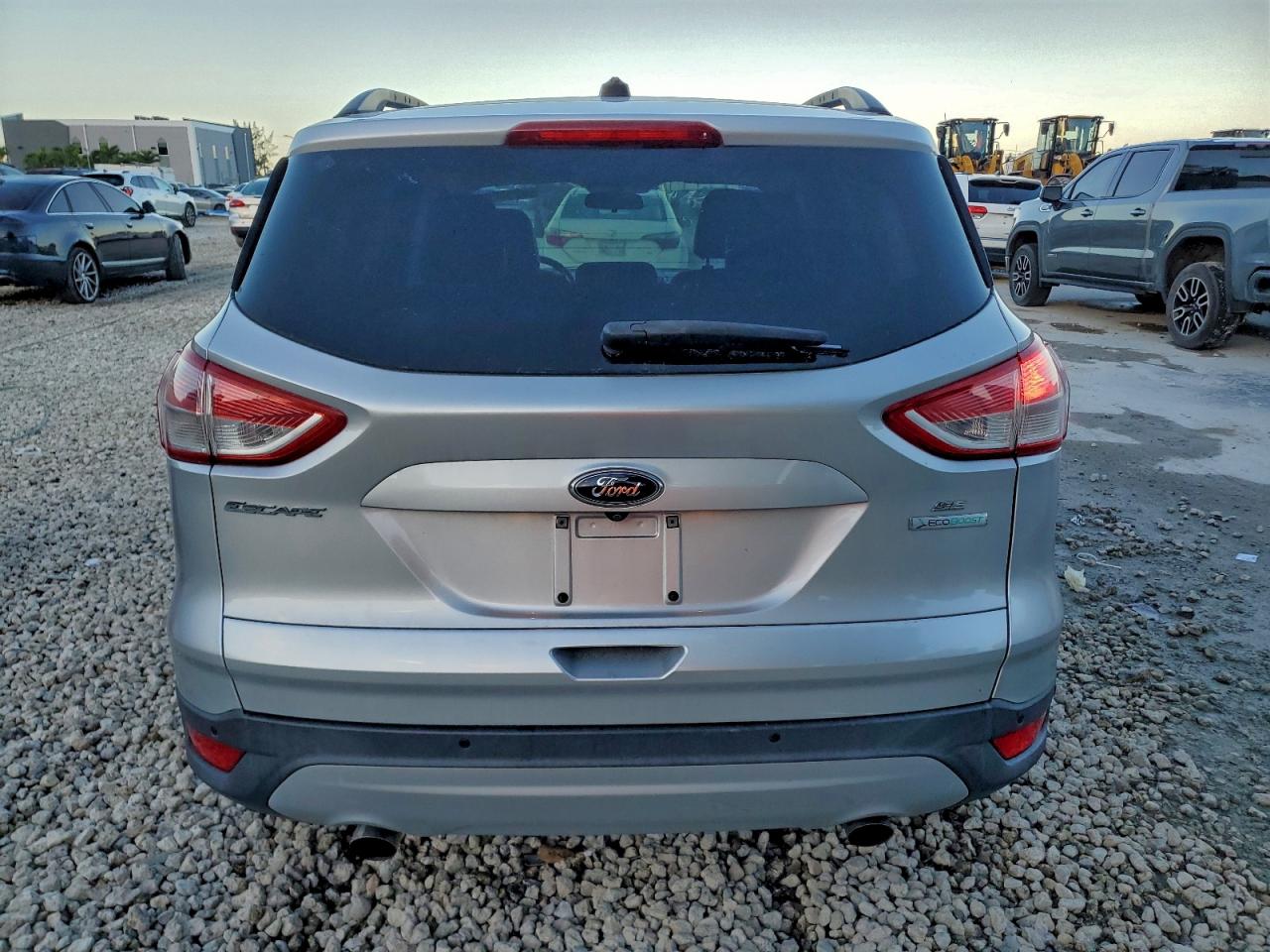 2016 FORD ESCAPE SE photo 6