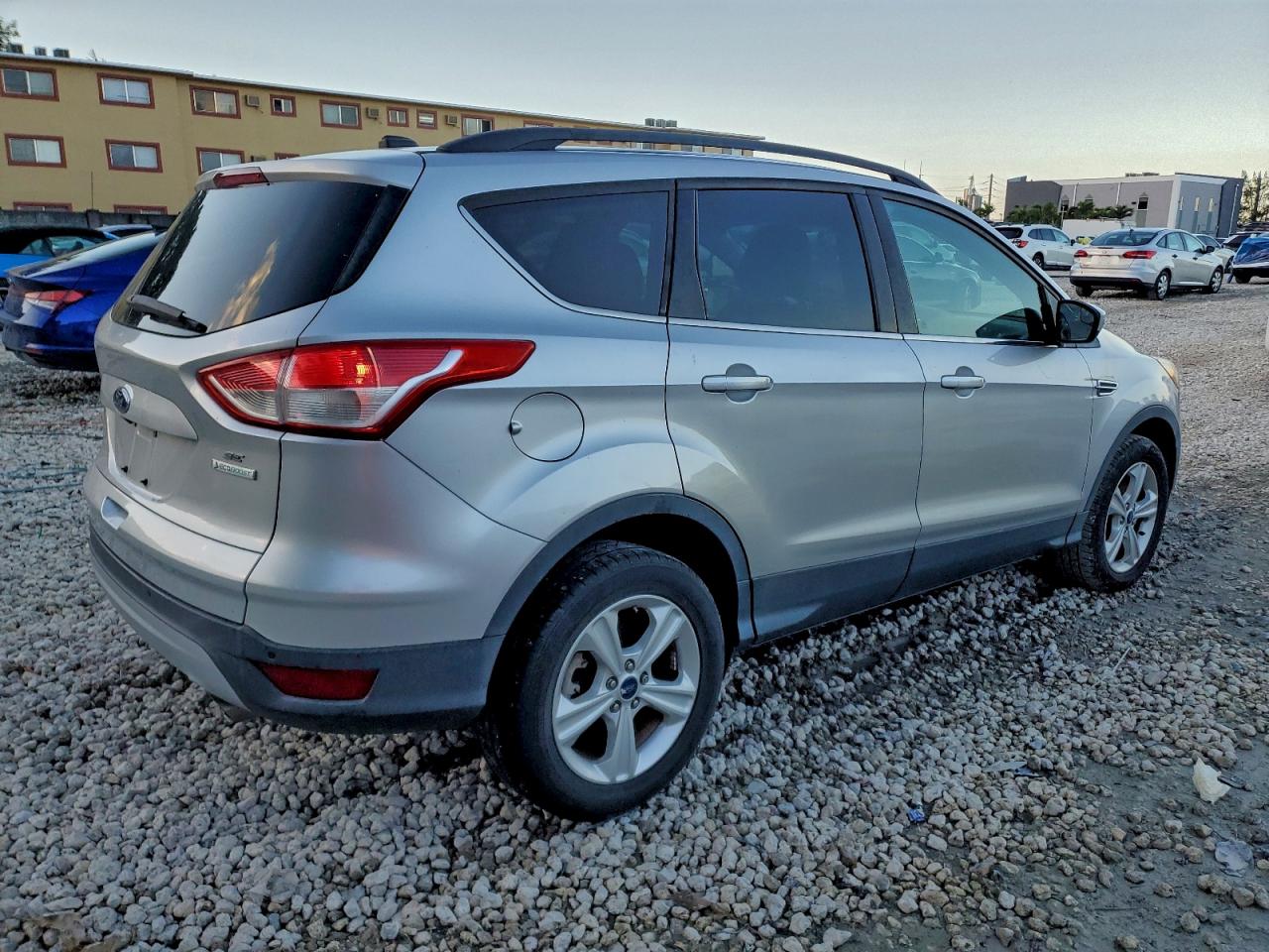 2016 FORD ESCAPE SE photo 3