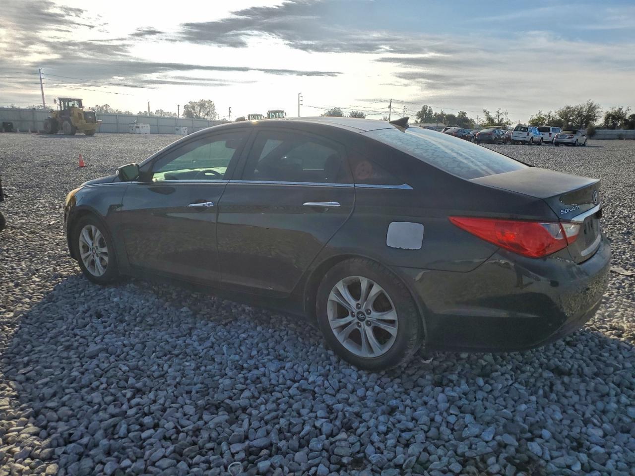 2013 HYUNDAI SONATA SE photo 2