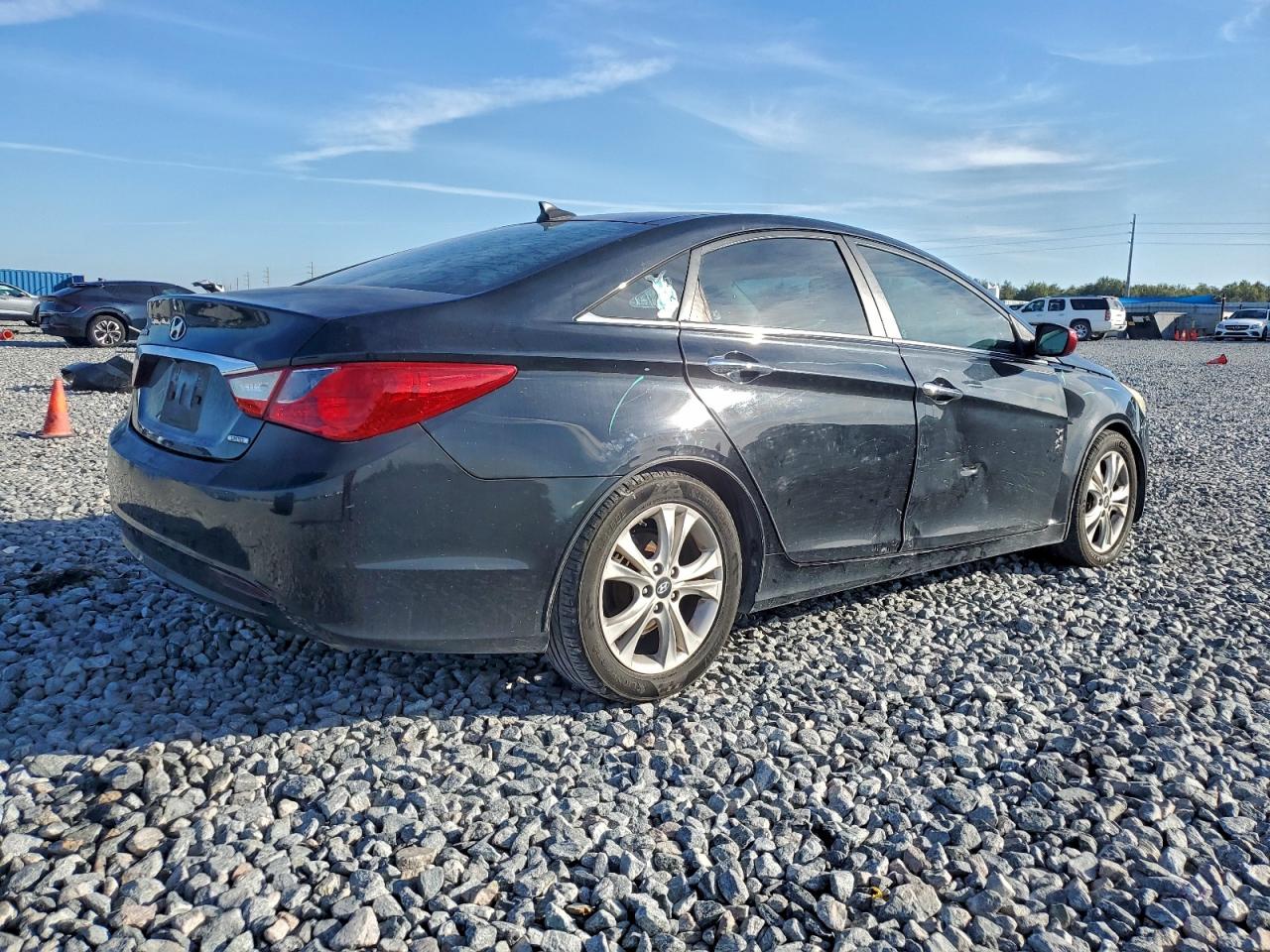 2013 HYUNDAI SONATA SE photo 3