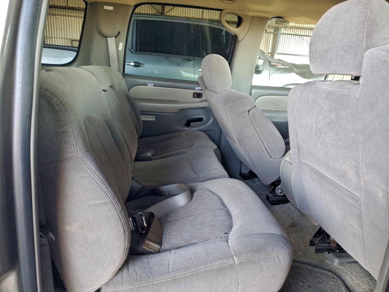 2002 CHEVROLET SUBURBAN C1500 photo 11