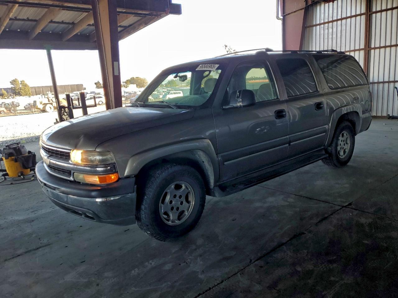 2002 CHEVROLET SUBURBAN C1500 — FRONT END damage — photo 1