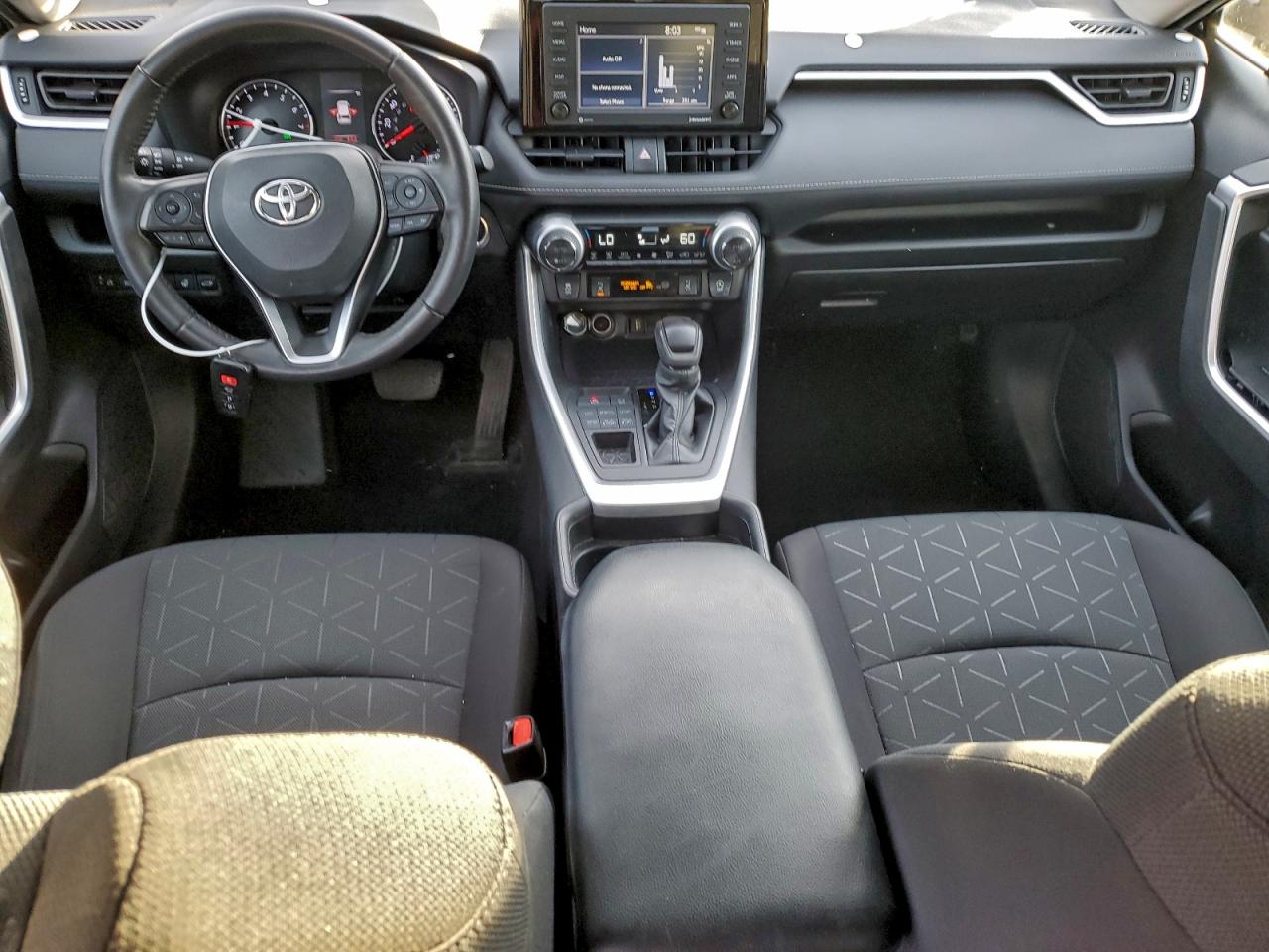 2021 TOYOTA RAV4 XLE photo 8