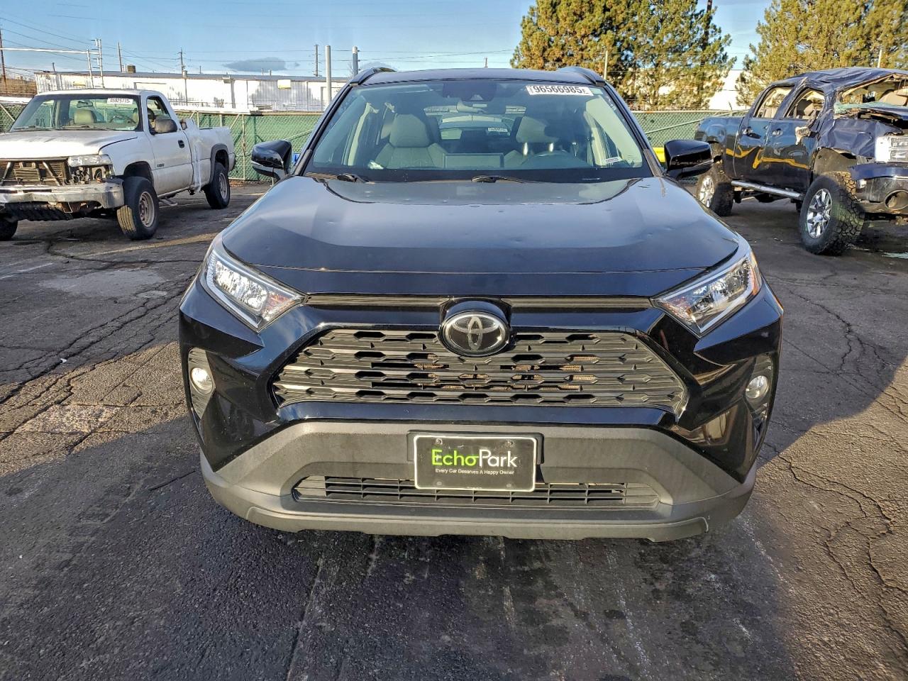 2021 TOYOTA RAV4 XLE photo 5