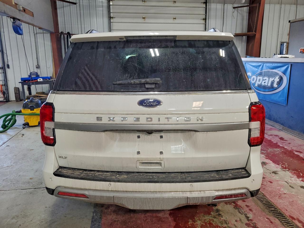 2024 FORD EXPEDITION XLT photo 6