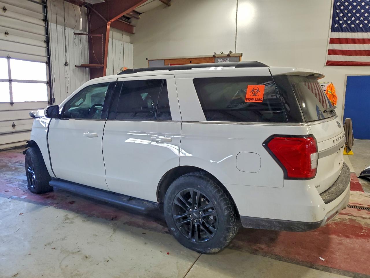 2024 FORD EXPEDITION XLT photo 2