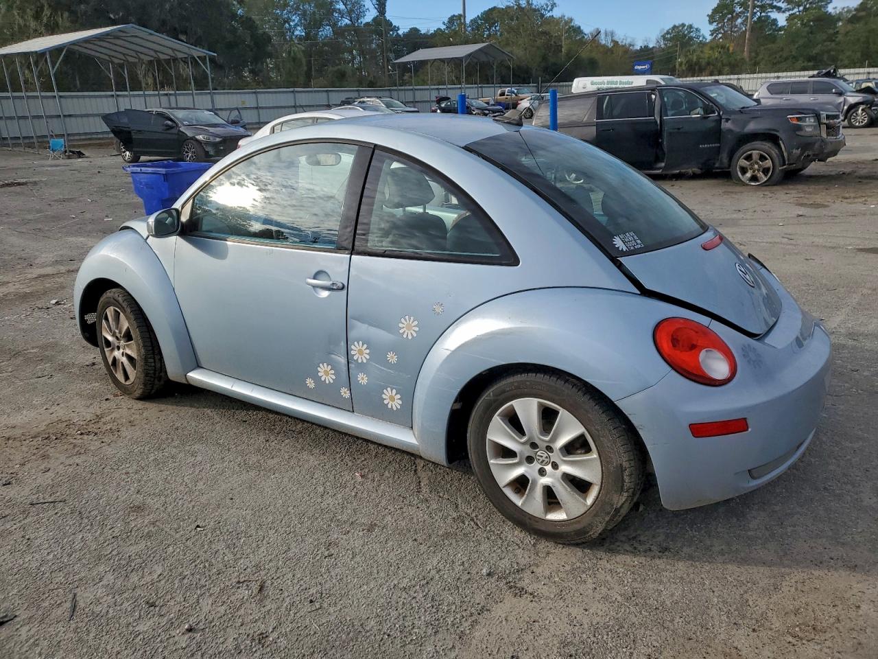 2009 VOLKSWAGEN NEW BEETLE S photo 2