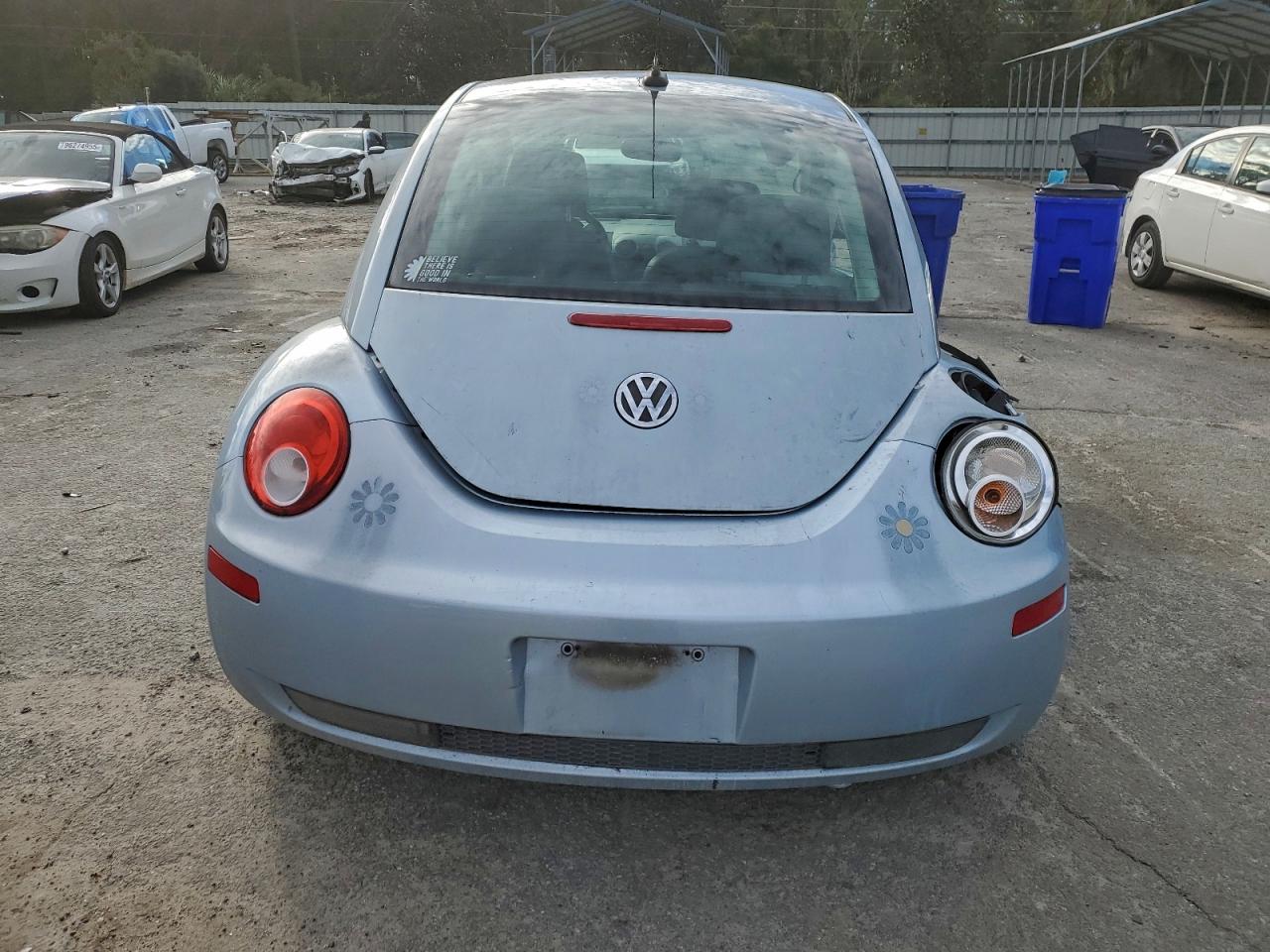 2009 VOLKSWAGEN NEW BEETLE S photo 6