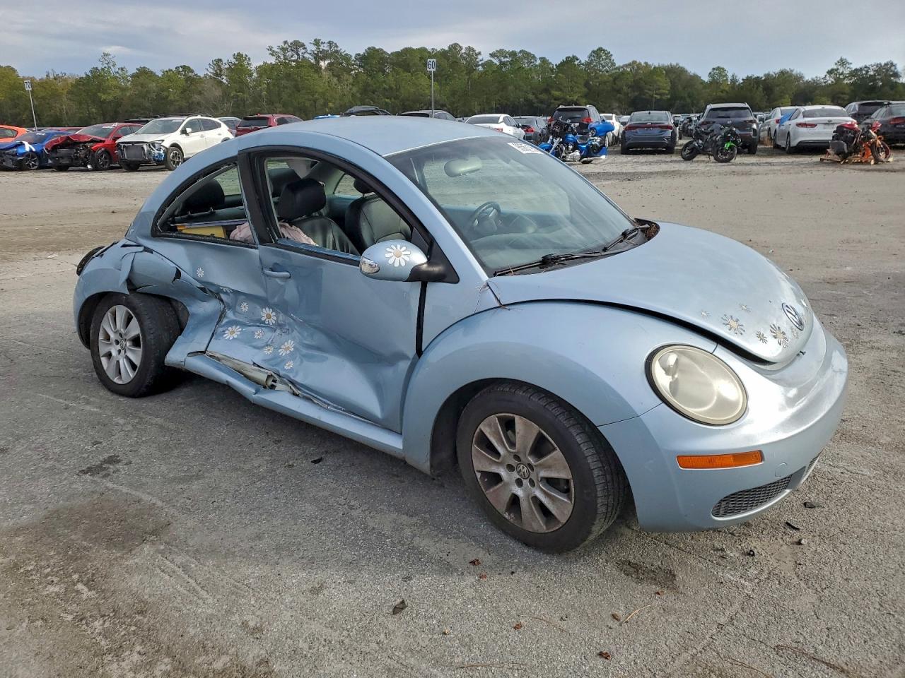 2009 VOLKSWAGEN NEW BEETLE S photo 4