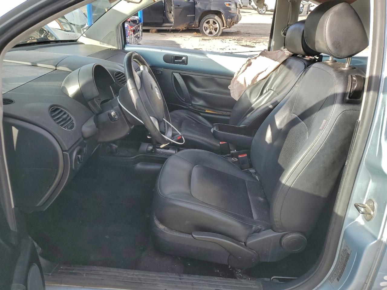 2009 VOLKSWAGEN NEW BEETLE S photo 7