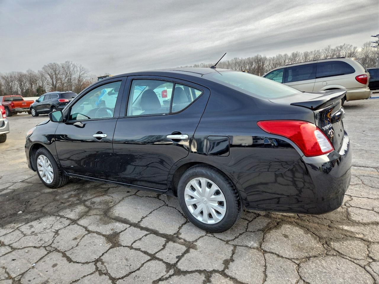 2019 NISSAN VERSA S photo 2
