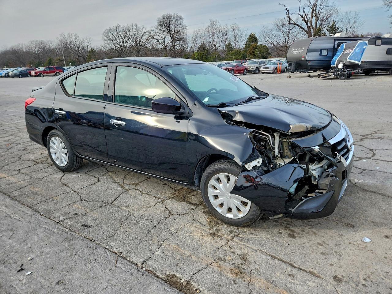 2019 NISSAN VERSA S photo 4