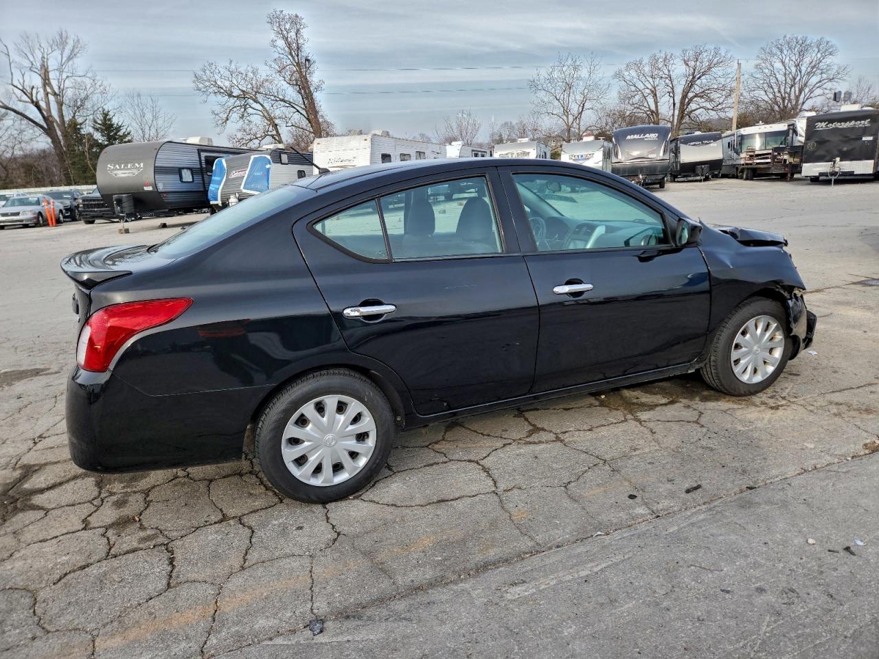 2019 NISSAN VERSA S photo 3