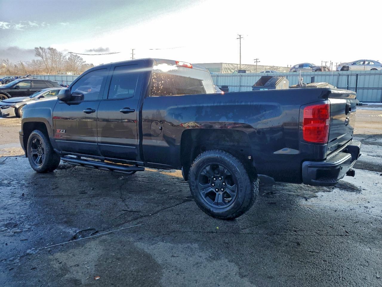 2015 CHEVROLET SILVERADO K1500 LT photo 2