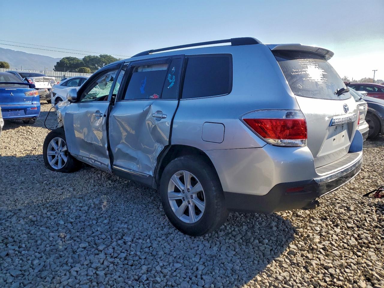 2013 TOYOTA HIGHLANDER BASE photo 2
