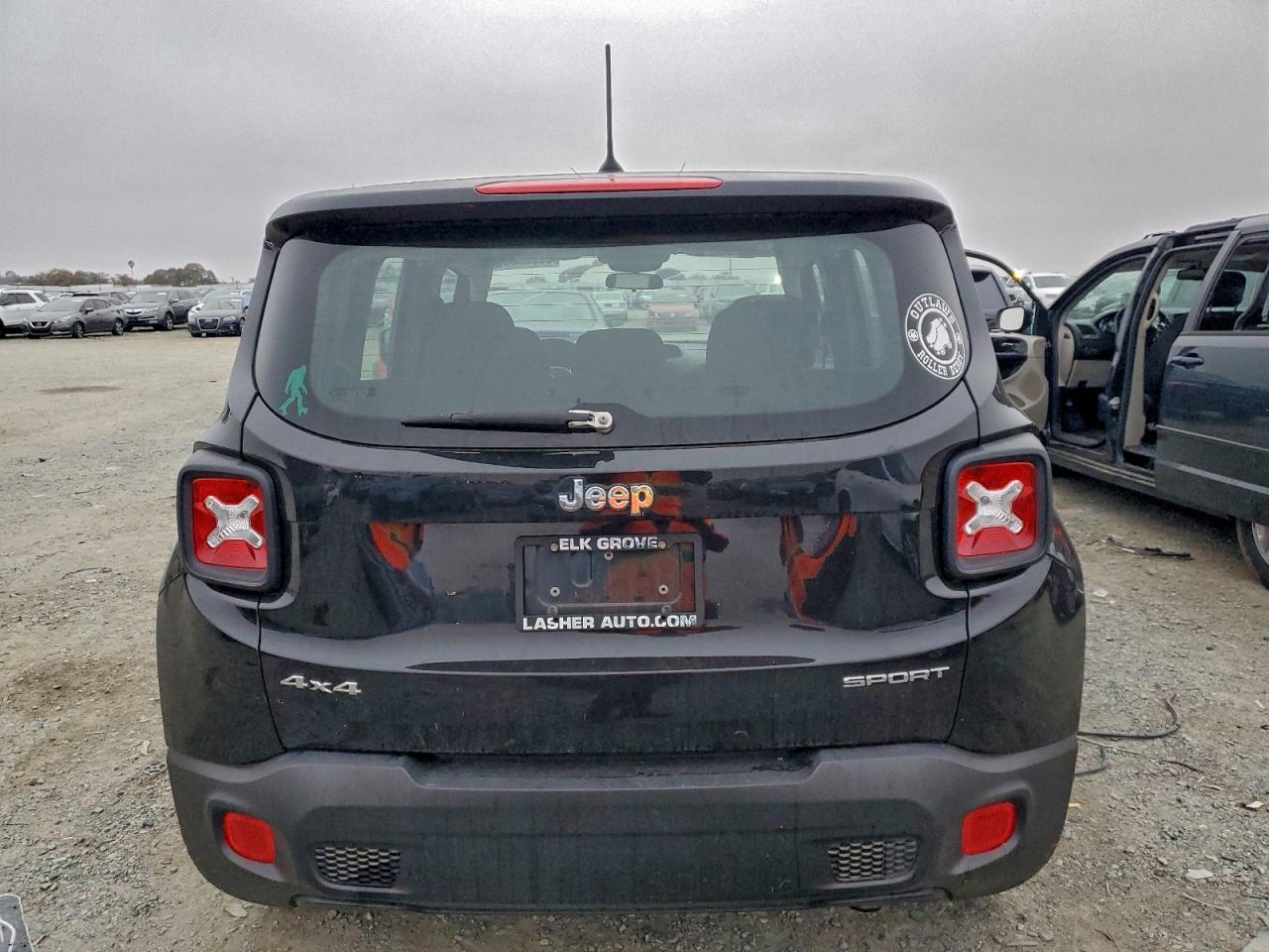 2017 JEEP RENEGADE SPORT photo 6