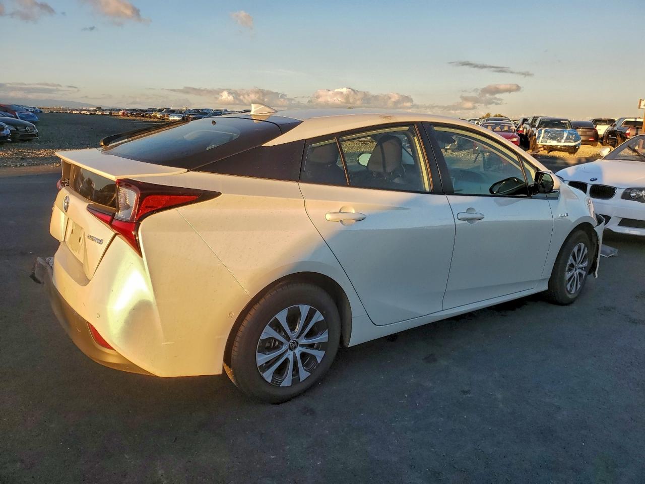 2019 TOYOTA PRIUS photo 7