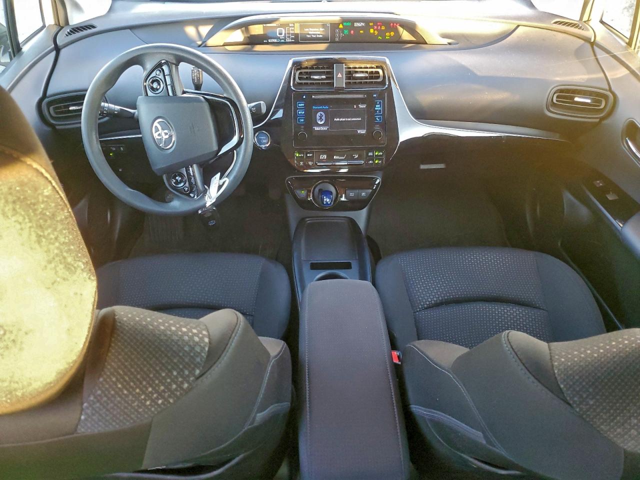 2019 TOYOTA PRIUS photo 22
