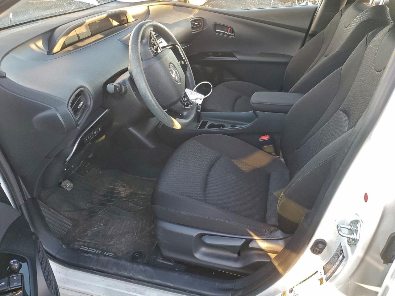 2019 TOYOTA PRIUS photo 19