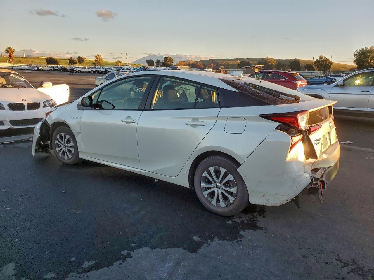 2019 TOYOTA PRIUS photo 4
