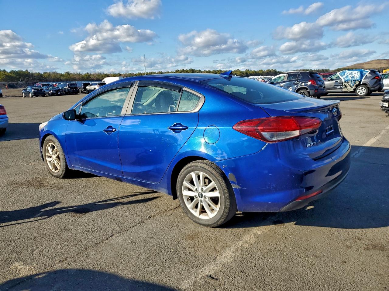 2017 KIA FORTE LX photo 2