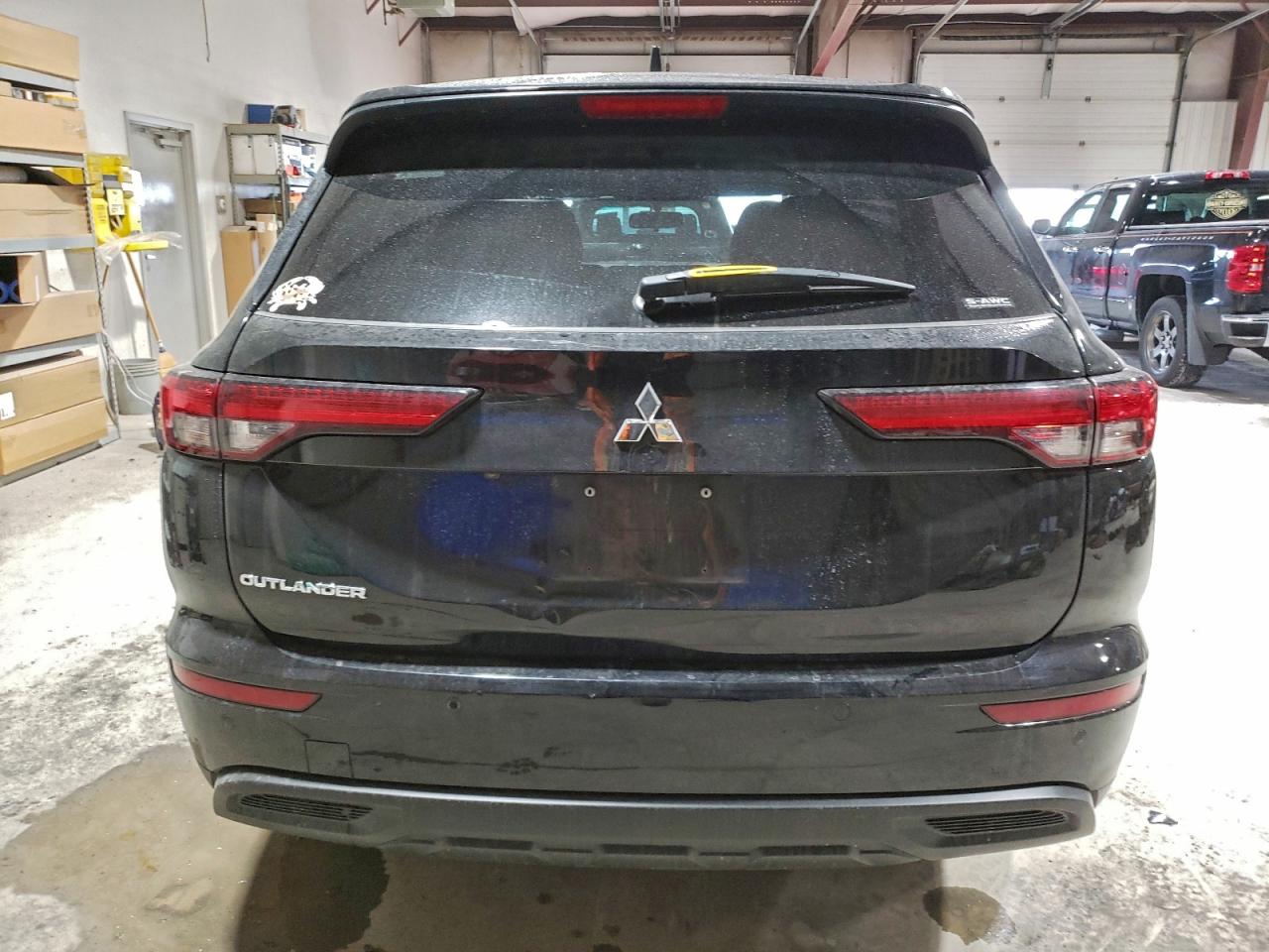 2024 MITSUBISHI OUTLANDER ES photo 6