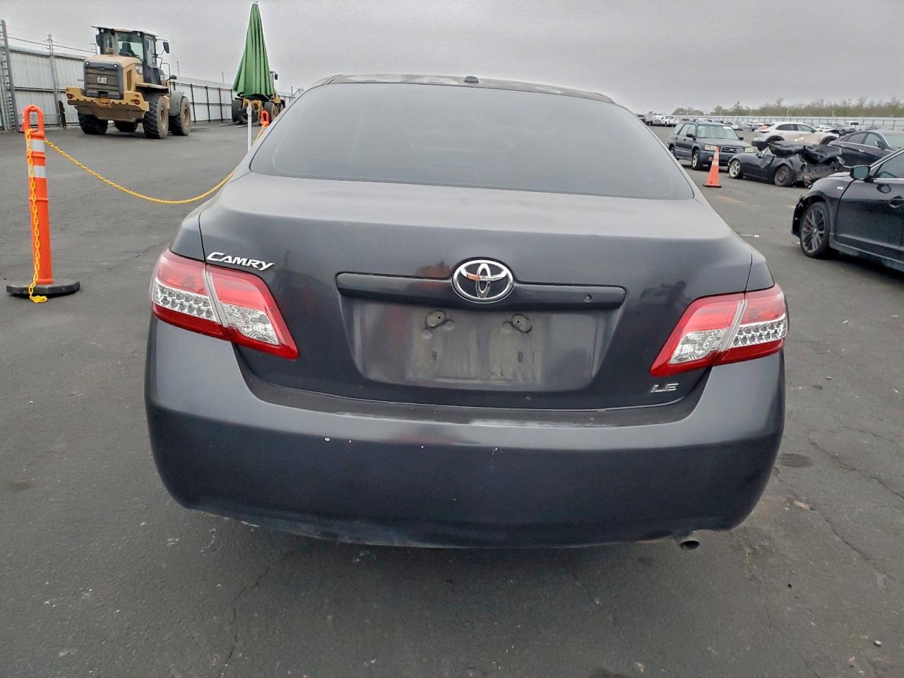 2011 TOYOTA CAMRY BASE photo 11