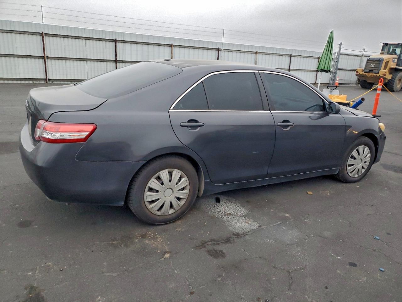 2011 TOYOTA CAMRY BASE photo 5