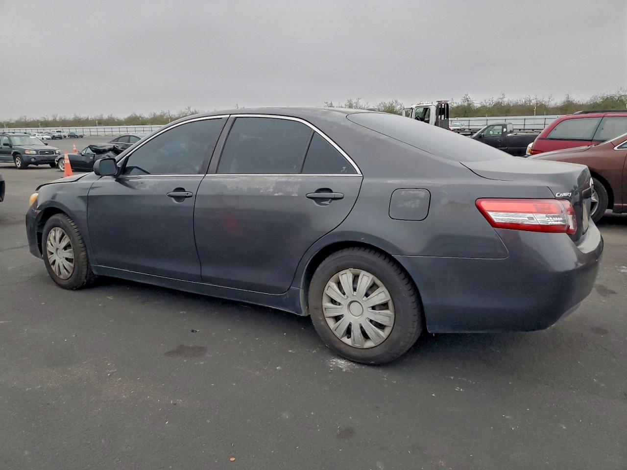 2011 TOYOTA CAMRY BASE photo 3