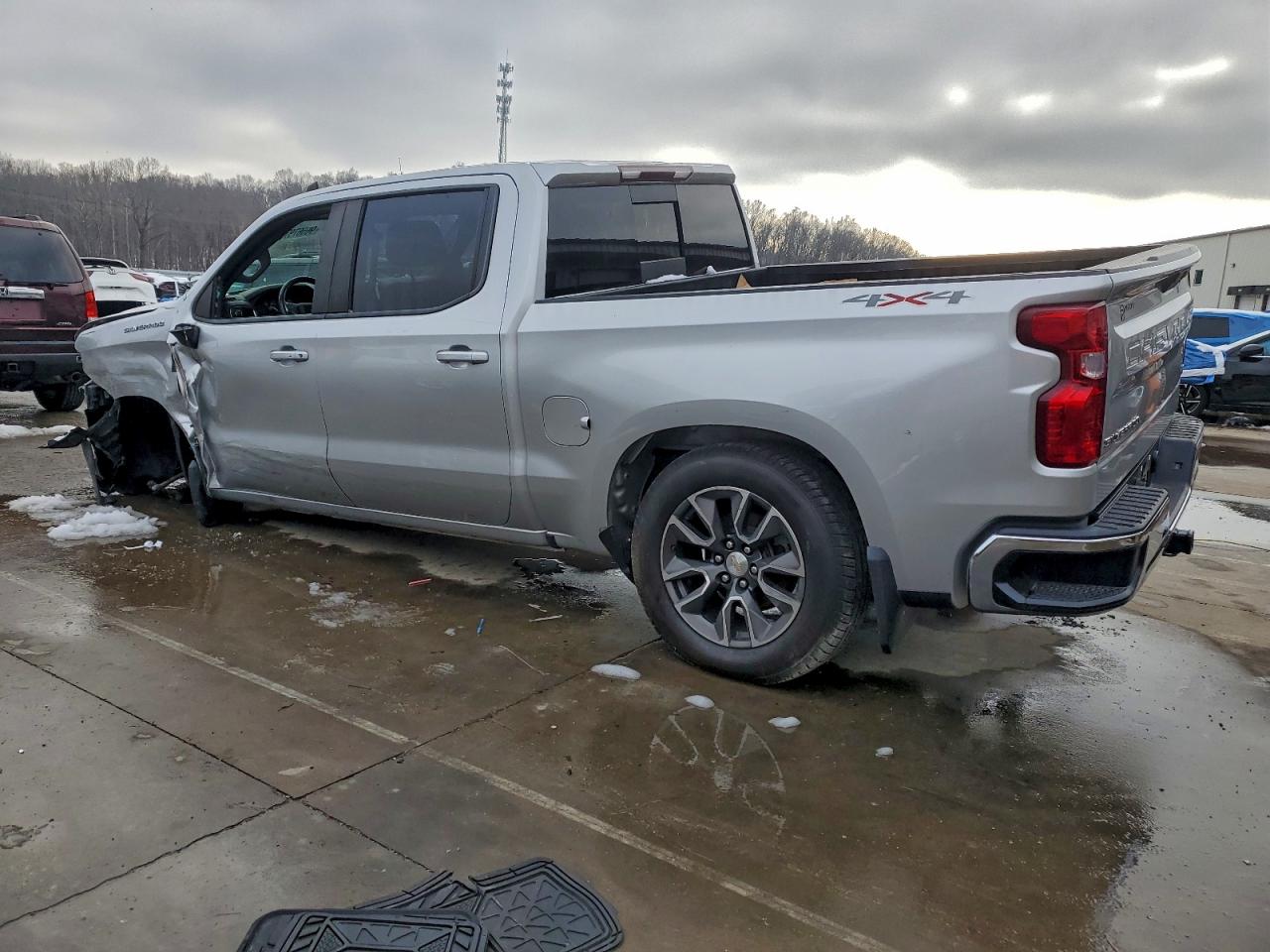 2021 CHEVROLET SILVERADO K1500 LT photo 2